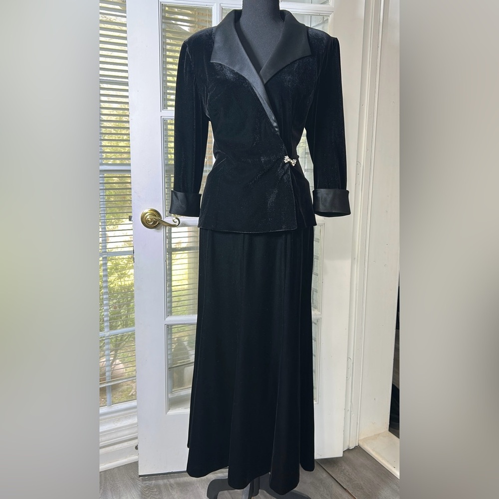 Alex Evenings Blazer Jacket and Skirt Set, size M/L, Women’s black velvet Formal